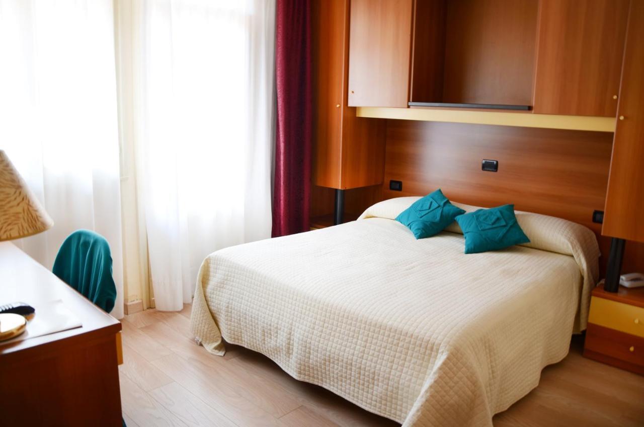 Hotel Sole Sottomarina Oda fotoğraf